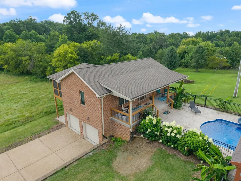 2155 Lake Road Greenbrier TN 37073