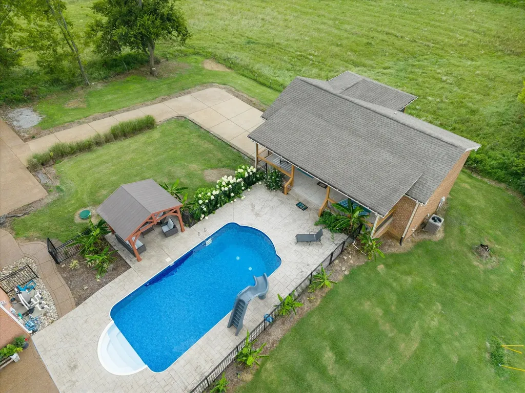 2155 Lake Road Greenbrier TN 37073