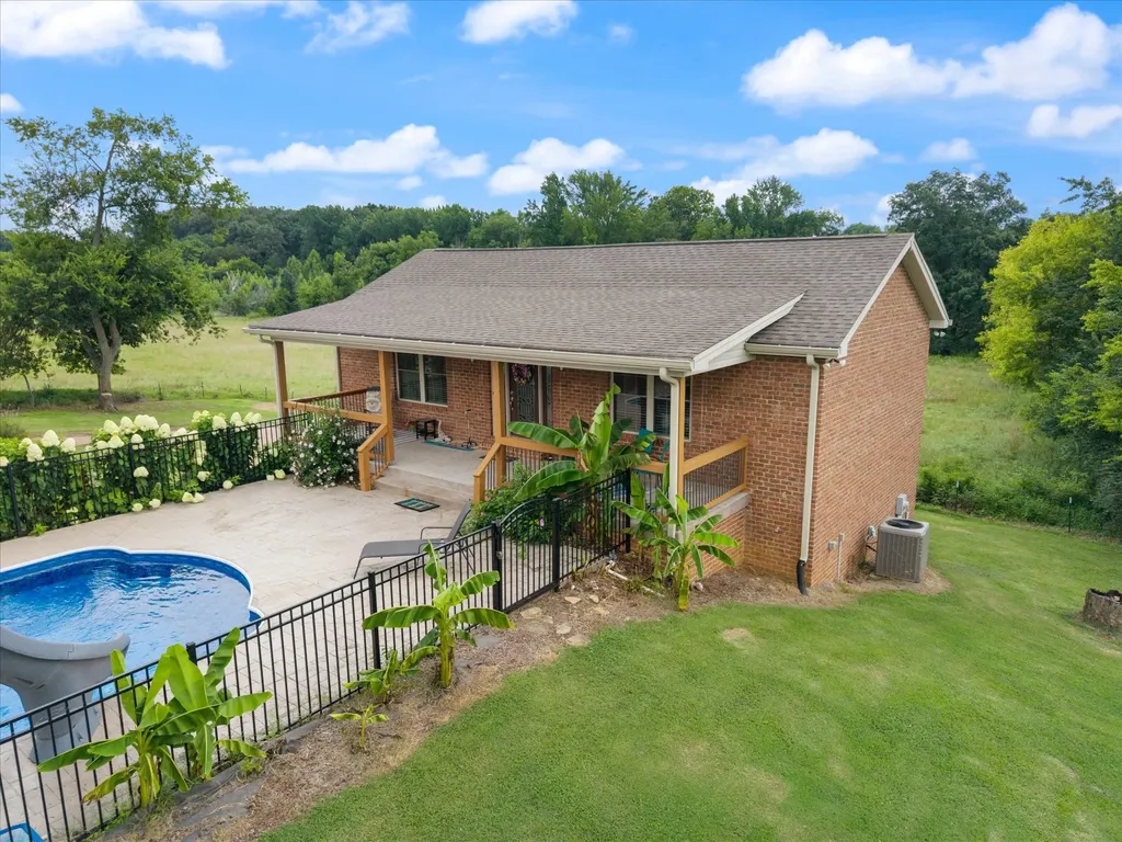 2155 Lake Road Greenbrier TN 37073