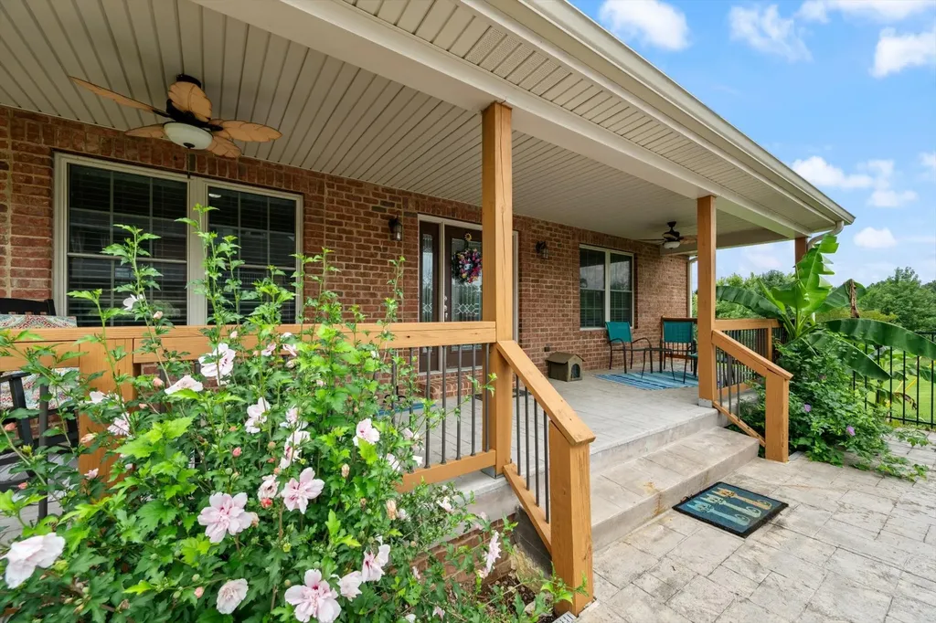 2155 Lake Road Greenbrier TN 37073