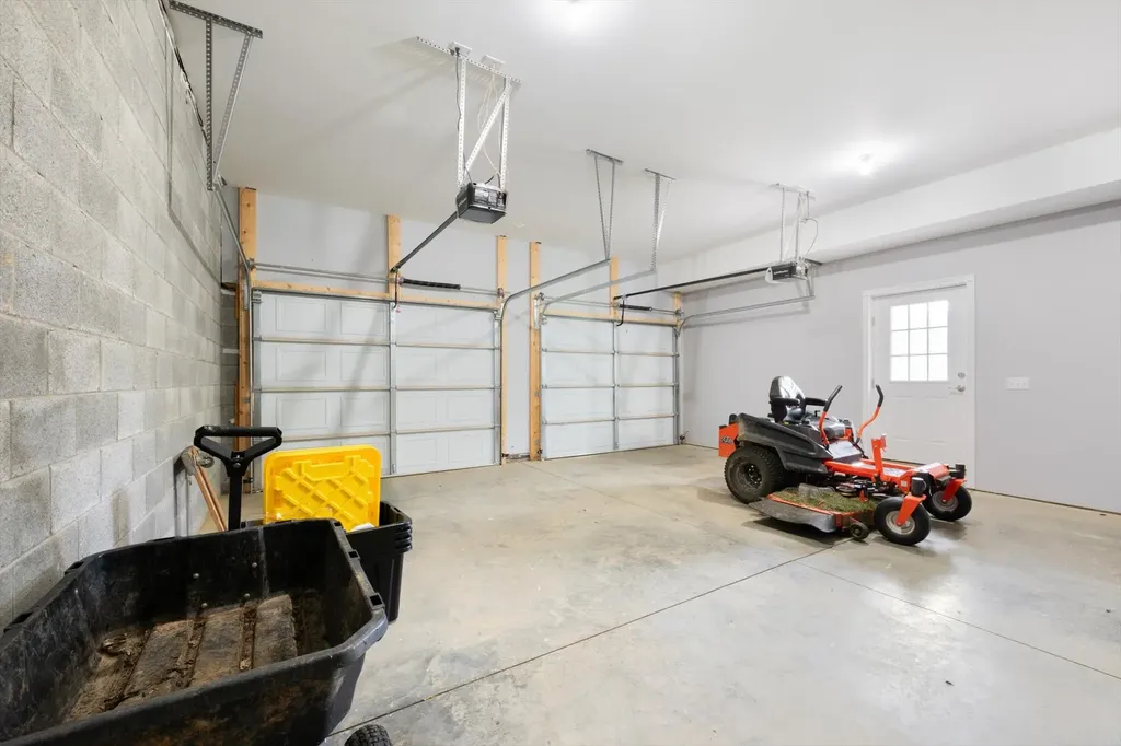 2155 Lake Road Greenbrier TN 37073