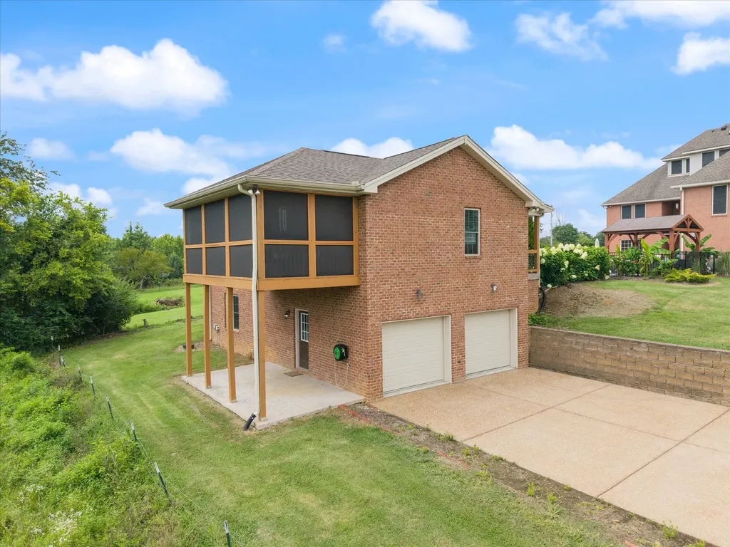 2155 Lake Road Greenbrier TN 37073