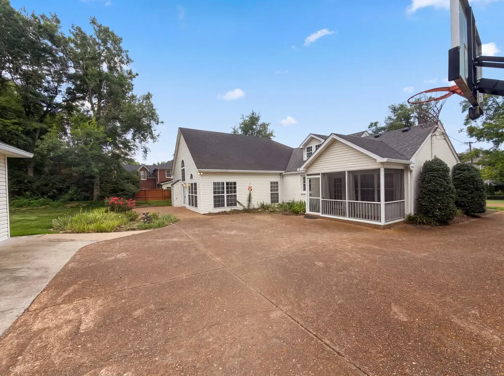 608 Estes Road Nashville TN 37215