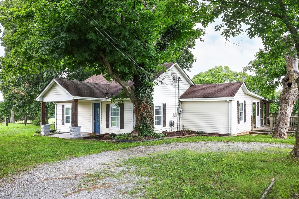 5904 Highway 76e, E Springfield TN 37172