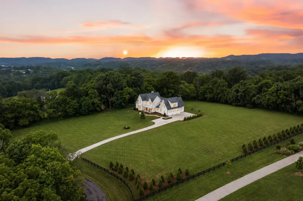 6916 Farm Path Lane College Grove TN 37046