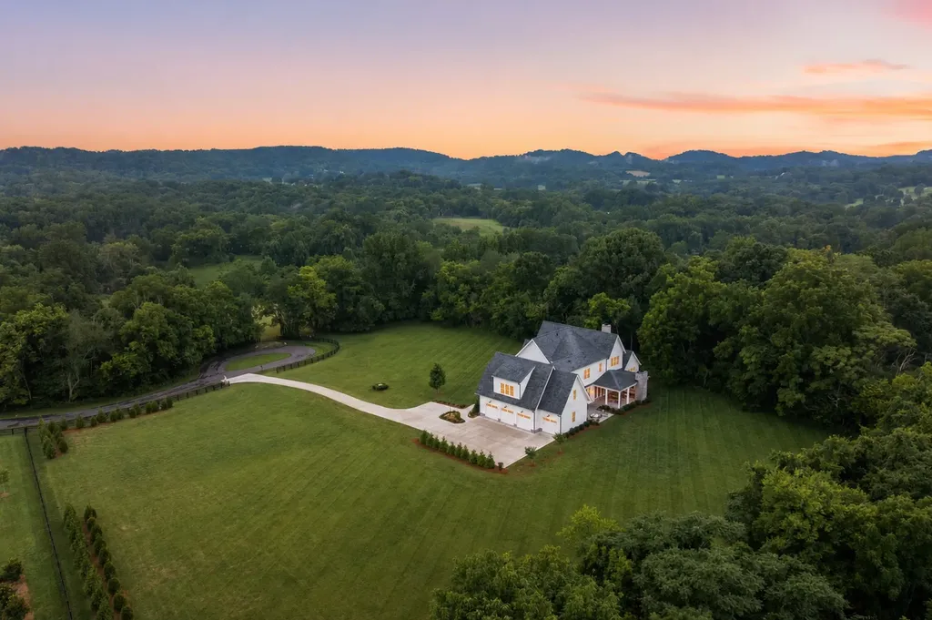 6916 Farm Path Lane College Grove TN 37046