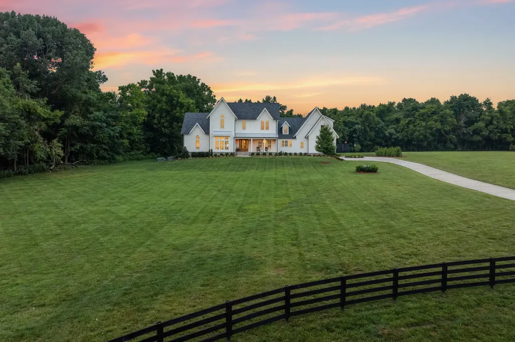 6916 Farm Path Lane College Grove TN 37046