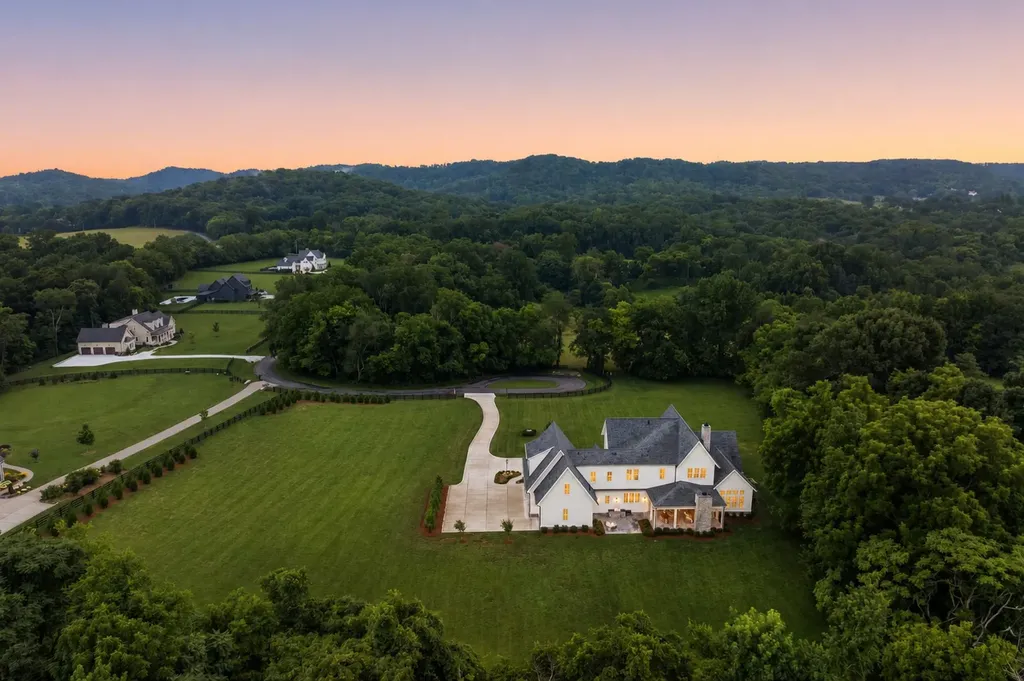 6916 Farm Path Lane College Grove TN 37046
