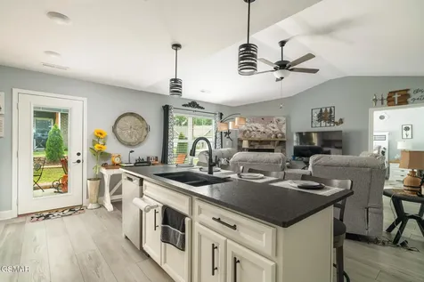 965 Juneberry Lane Pigeon Forge TN 37863
