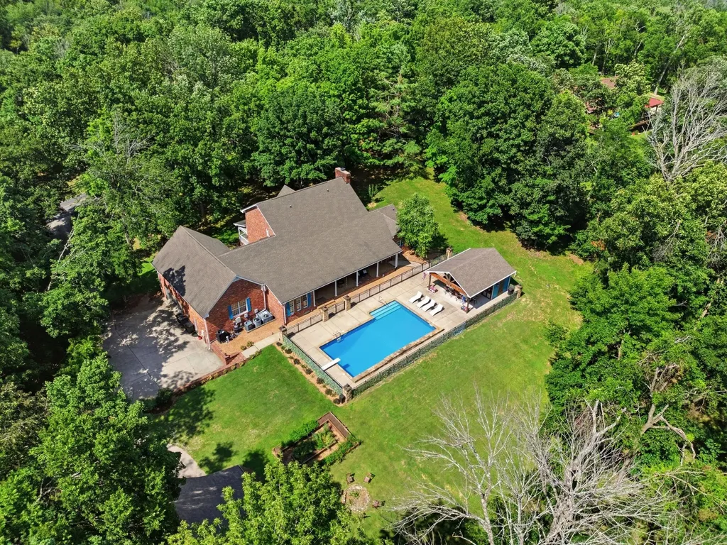 1122 Longview Drive Hendersonville TN 37075