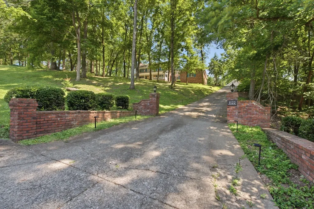 1122 Longview Drive Hendersonville TN 37075