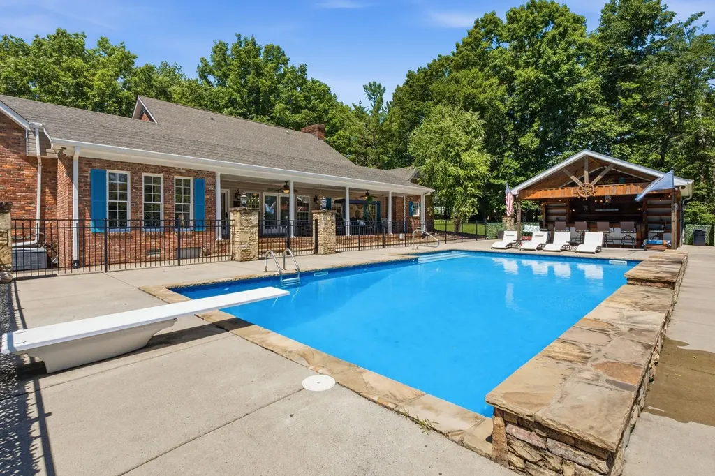1122 Longview Drive Hendersonville TN 37075