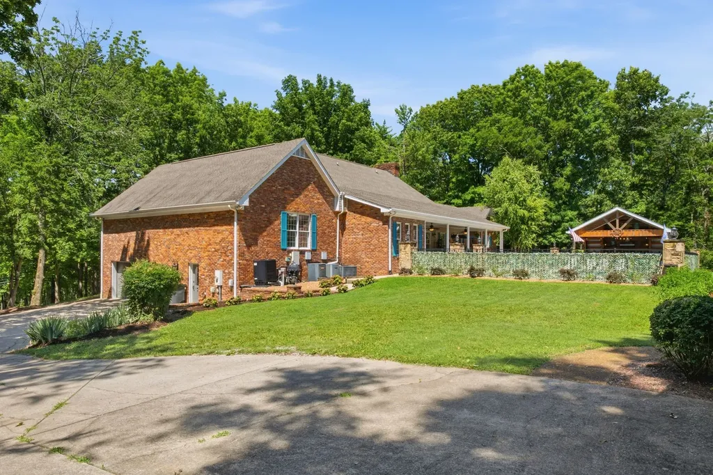 1122 Longview Drive Hendersonville TN 37075