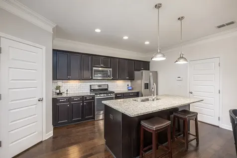 7392 Old Harding Pike Nashville TN 37221
