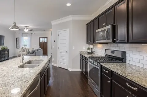 7392 Old Harding Pike Nashville TN 37221