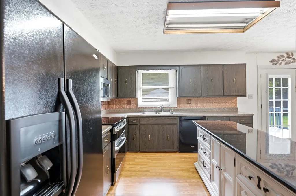 3088 Dixie Lee Circle Lenoir City TN 37772
