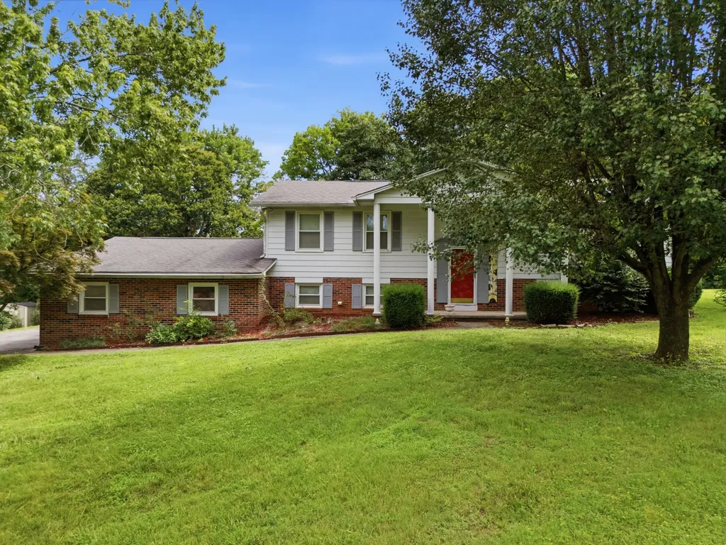 3088 Dixie Lee Circle Lenoir City TN 37772