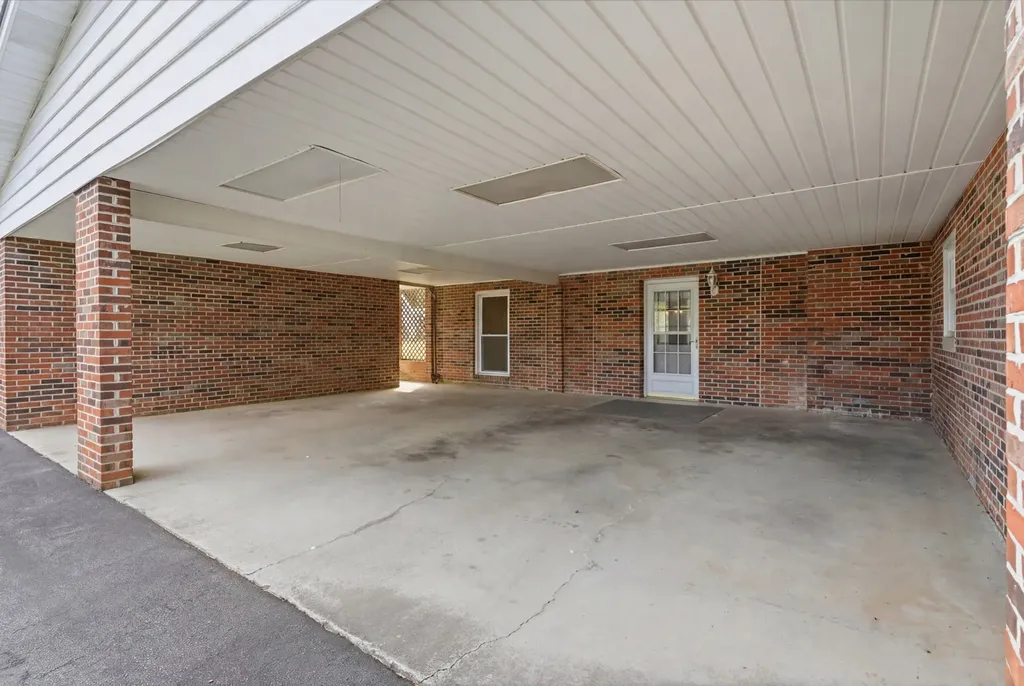 3088 Dixie Lee Circle Lenoir City TN 37772