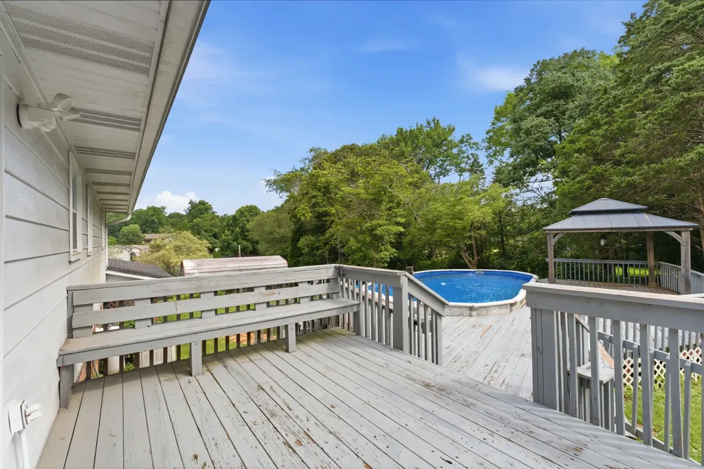 3088 Dixie Lee Circle Lenoir City TN 37772