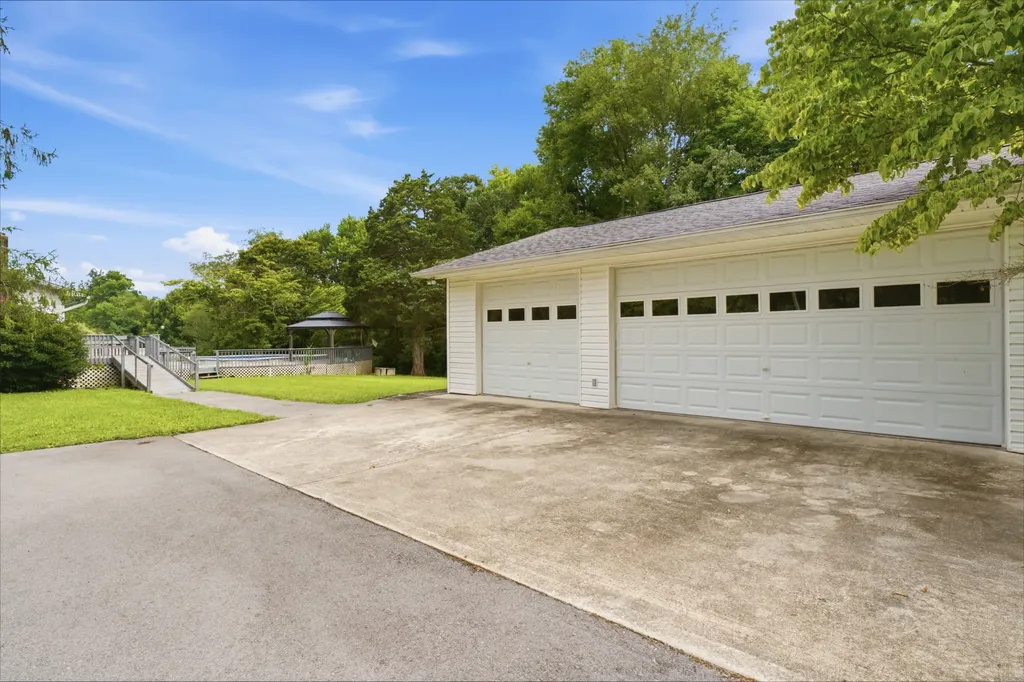 3088 Dixie Lee Circle Lenoir City TN 37772