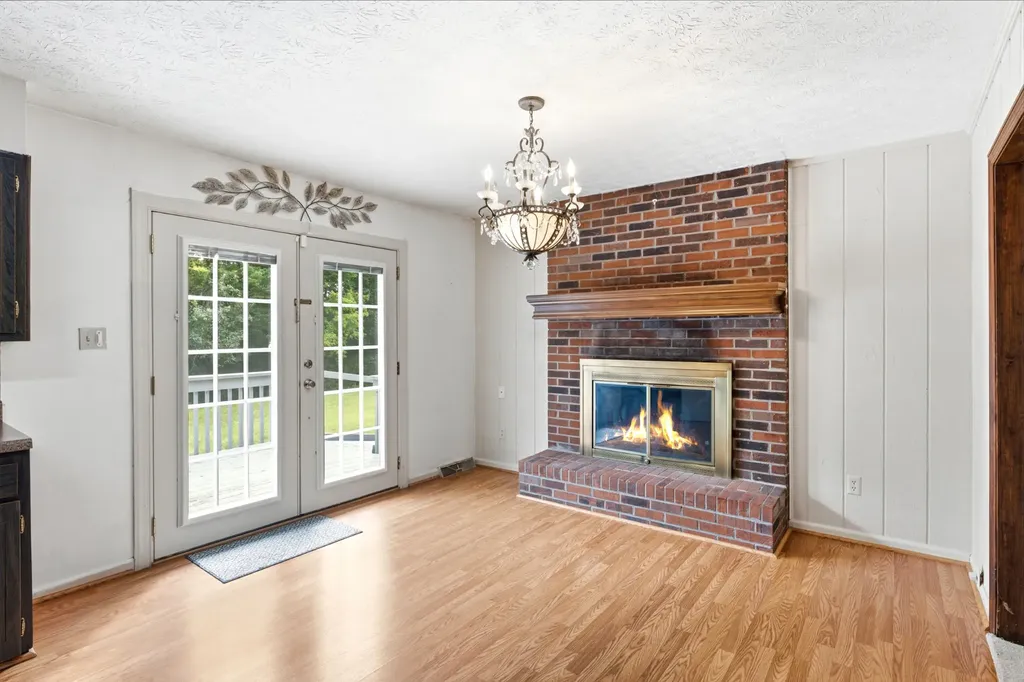 3088 Dixie Lee Circle Lenoir City TN 37772