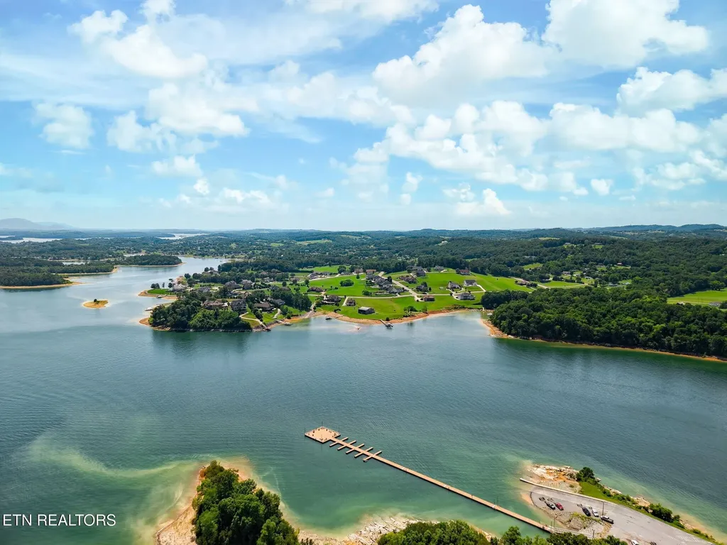 2201 Majestic Circle Dandridge TN 37725