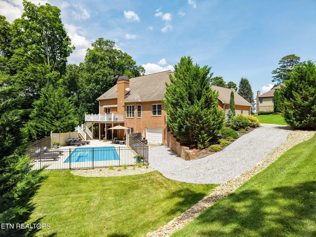 2201 Majestic Circle Dandridge TN 37725