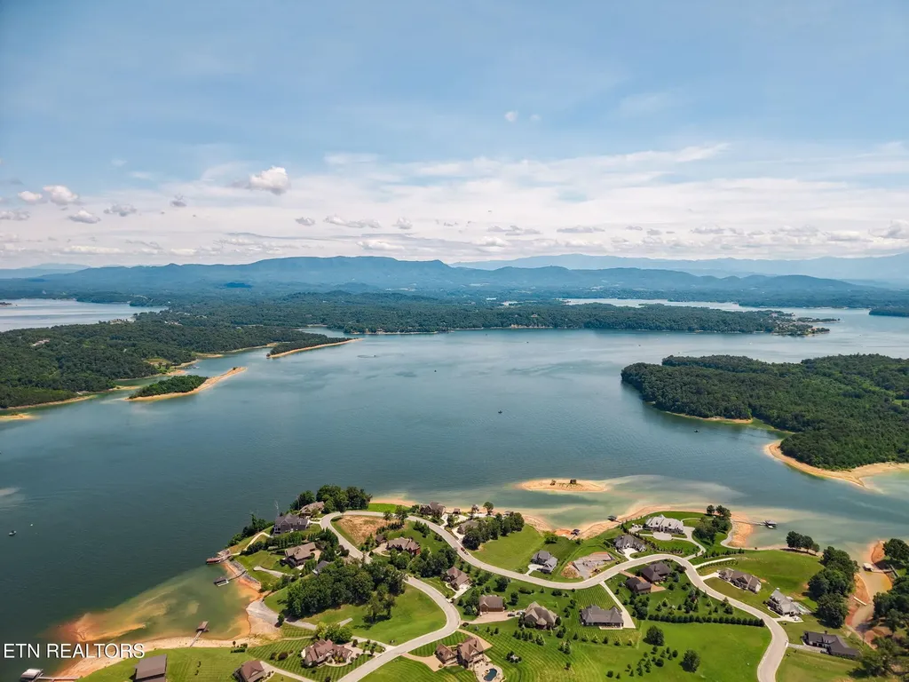 2201 Majestic Circle Dandridge TN 37725