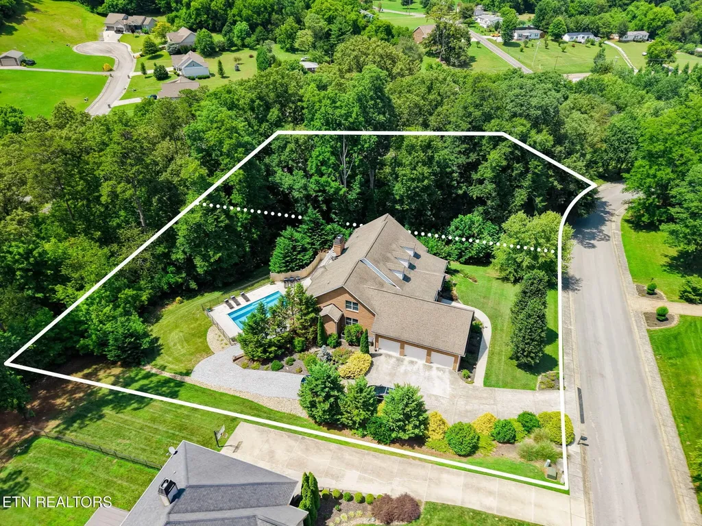 2201 Majestic Circle Dandridge TN 37725
