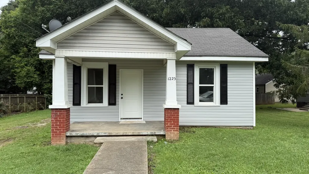 1225 N Spring Street Murfreesboro TN 37130