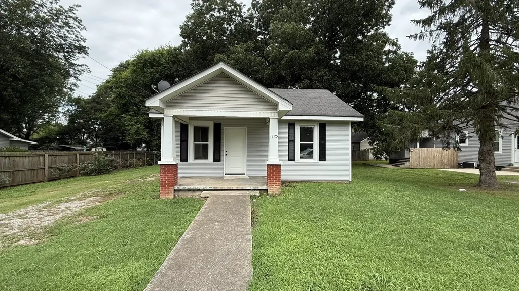 1225 N Spring Street Murfreesboro TN 37130