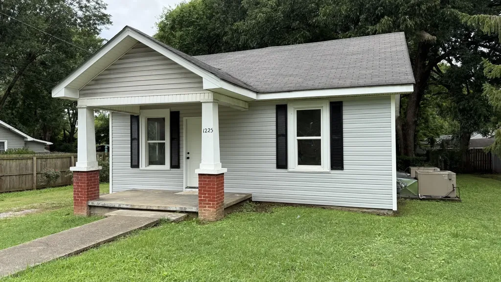 1225 N Spring Street Murfreesboro TN 37130