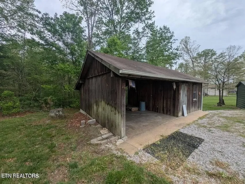2546 Peavine Road Crossville TN 38571