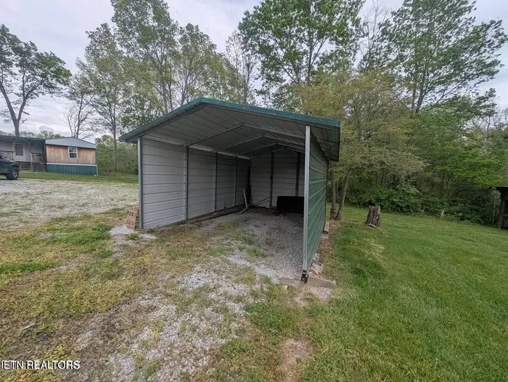 2546 Peavine Road Crossville TN 38571