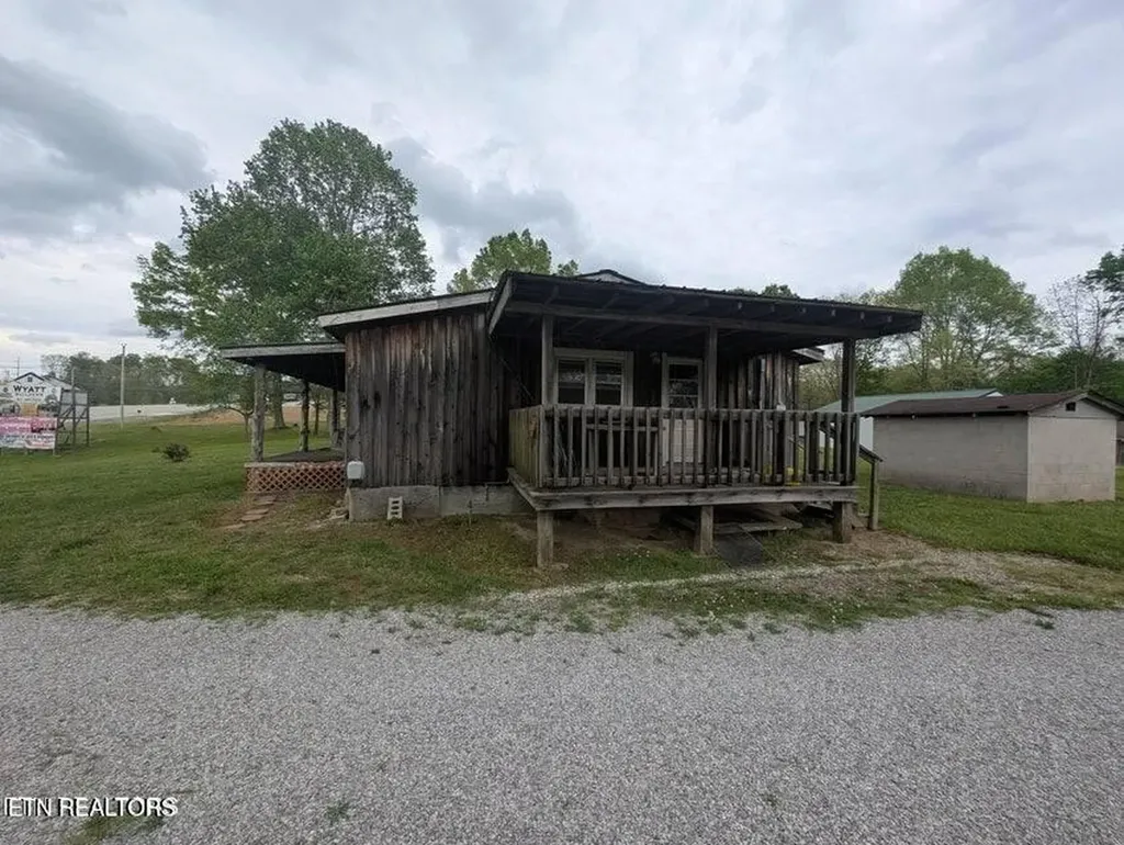 2546 Peavine Road Crossville TN 38571