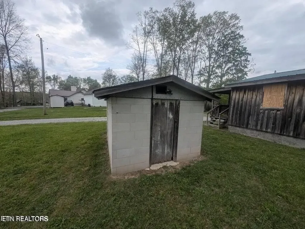 2546 Peavine Road Crossville TN 38571