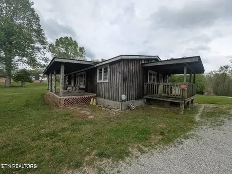2546 Peavine Road Crossville TN 38571