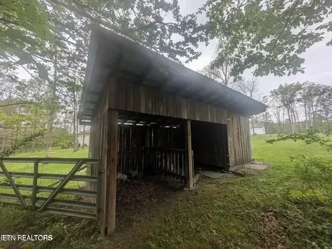2546 Peavine Road Crossville TN 38571