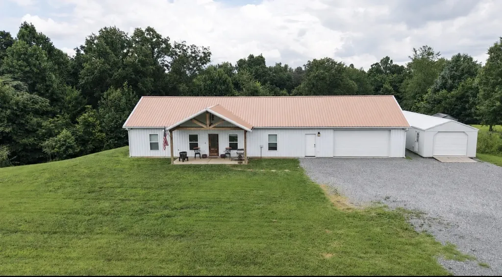 4423 Highland Road Lafayette TN 37083