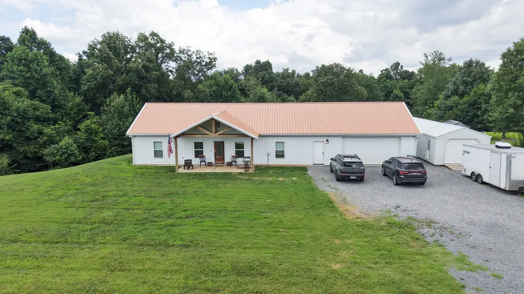 4423 Highland Road Lafayette TN 37083
