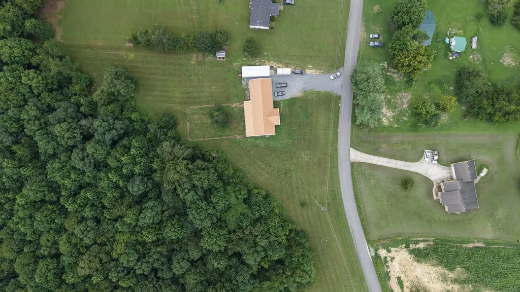 4423 Highland Road Lafayette TN 37083