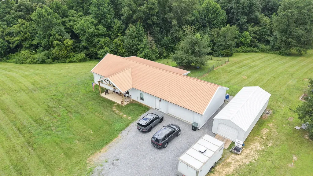 4423 Highland Road Lafayette TN 37083