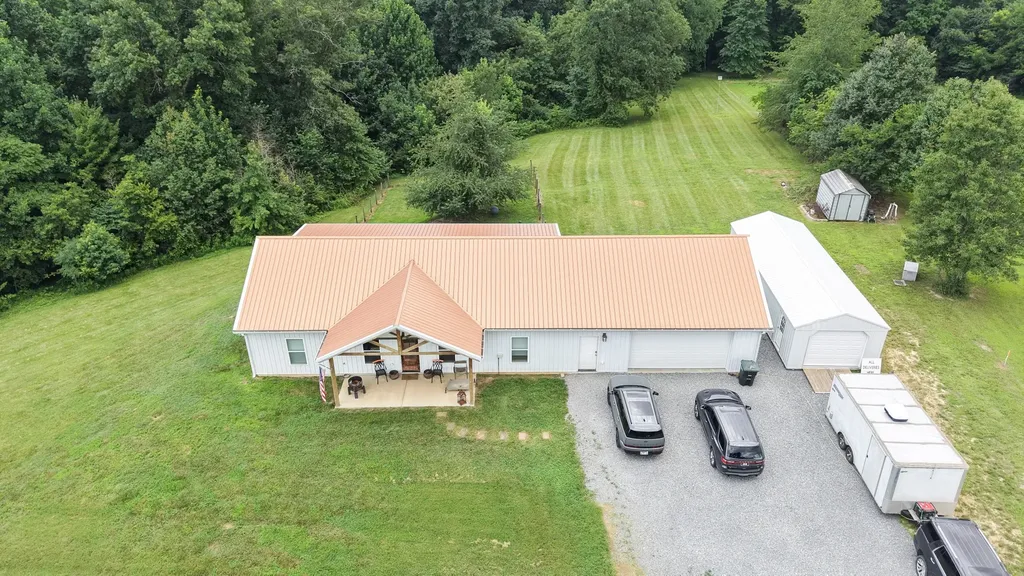4423 Highland Road Lafayette TN 37083