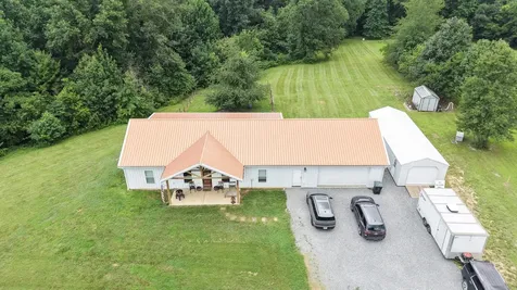 4423 Highland Road Lafayette TN 37083
