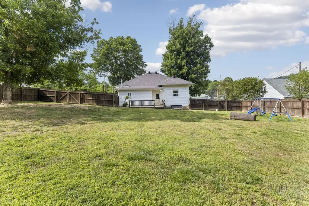204 Jefferson Ave, E Carthage TN 37030