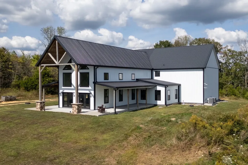 4467 Old Highway 52, E Westmoreland TN 37186