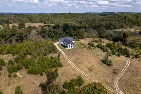 4467 Old Highway 52, E Westmoreland TN 37186