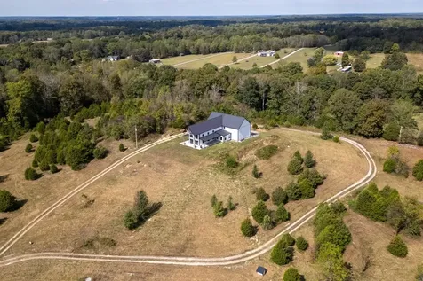 4467 Old Highway 52, E Westmoreland TN 37186