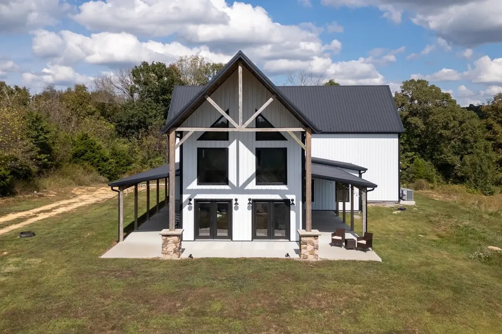 4467 Old Highway 52, E Westmoreland TN 37186