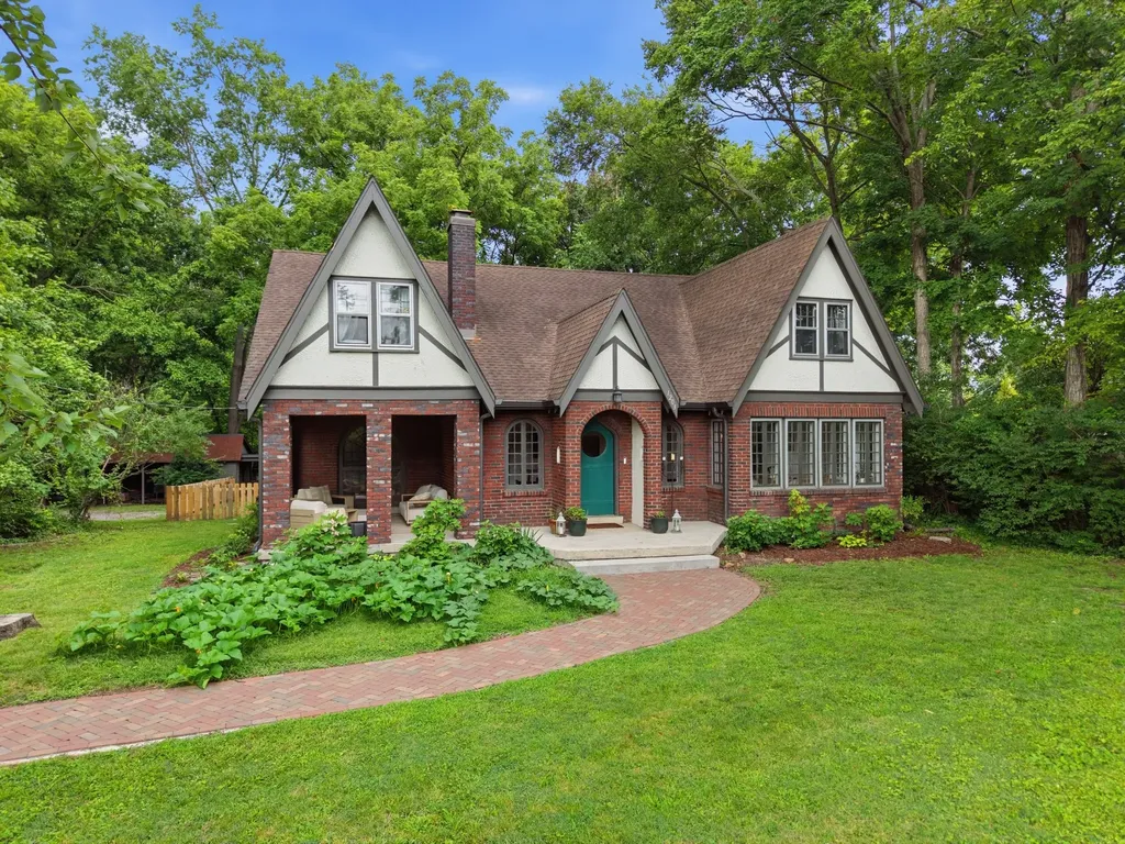 1203 Mcgavock Pike Nashville TN 37216